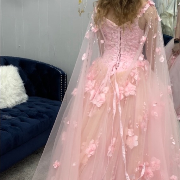 Formal dress - Picture 4 of 5